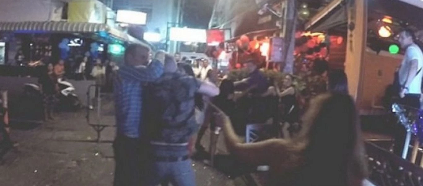 Βρετανοί τουρίστες πιάστηκαν στα χέρια την Πρωτοχρονιά στην Ταϊλάνδη (βίντεο)